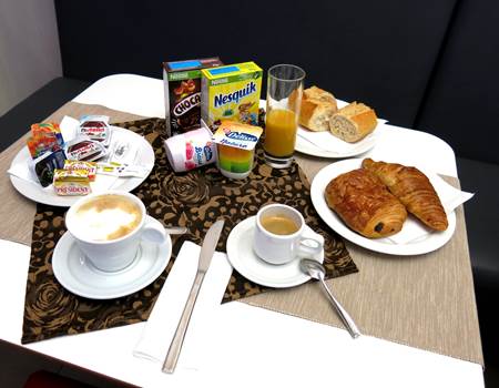 Nos vienoisseries sont cuites dans nôtre four et nôtre petit dejeuner continental est au prix de 6€ par personne.